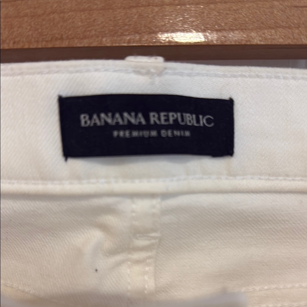 Banana Republic Women's white Jeans size 26 girlfriend fit - Picture 2 of 10